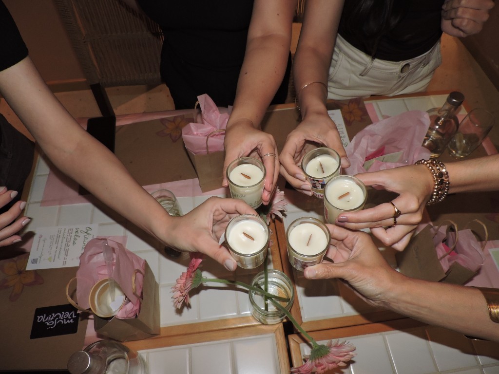 Brinde com velas artesanais em potes de vidro — oficina Grunevald